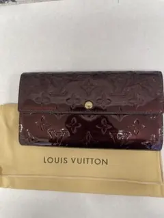 ルイヴィトンM93524ポルトフォイユサラ　モノグラム　ヴェルニ　エナメル長財布
