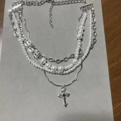 パールとシルバーの4連チョーカーネックレス