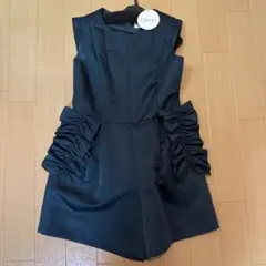 ブラックノースリーブワンピース フリル付きのサムネイル