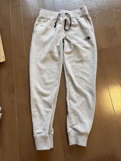 THE NORTH FACE スウェットパンツ グレーのサムネイル