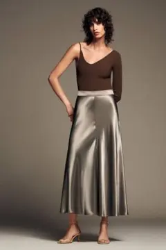 ZARA サテンフレアスカート