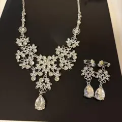 ネックレスとイヤリングのセット パーティー　ブライダル　アクセサリー