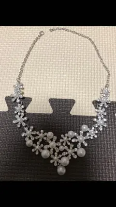 ウェディング　ティアラ.ネックレス.イヤリング　3点セット