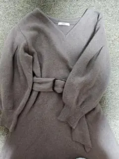 SNIDEL ベルト付きVネックニットワンピース モカ フリーサイズ
