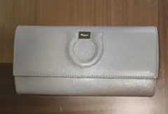 レディース　Ferragamo　フェラガモ　長財布　ベージュのサムネイル