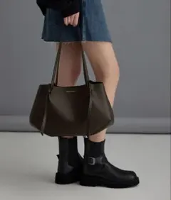 CHARLES&KEITH カルラ トートバッグ　ダークモス　L 値下げ不可のサムネイル