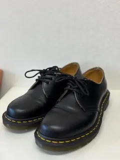 ドクターマーチンの3ホールシューズ（スムースレザー、ブラック）