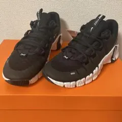 23.5cm 新品 ナイキ フリー メトコン 5 DV3950-001 黒　白