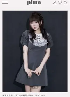 pium プリントボタンワッフルミニワンピース グレー - メルカリ