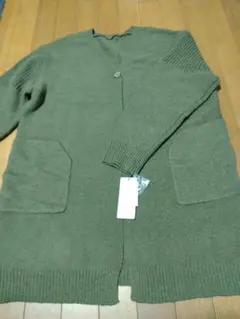 オリーブグリーン Vネック ニットカーディガン　ヤク混　M〜L