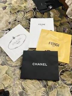 フェンディ・シャネル・セリーヌ・プラダ紙袋