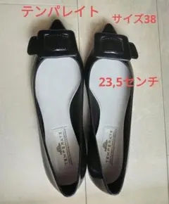 ブラックエナメルポインテッドトゥシューズ　テンパレイト