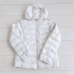 ユニクロ　ライトウォームパデットパーカ　140