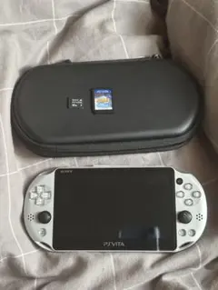か*み様 PS Vita PCH-2000 本体 32GBメモリーカード付動作確