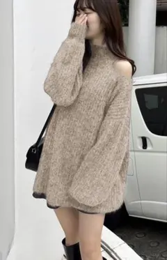 オフショルダー タートルネック ニット