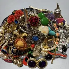 （36）アクセサリー　イミテーション　ネックレス　ピアス　指輪　ブローチ