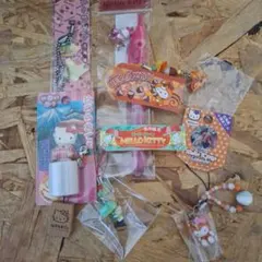 バ*ー様 ☆未使用！ハローキティご当地ストラップとボールペンの6セット！