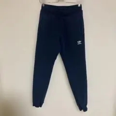 adidas ネイビー ジョガーパンツ