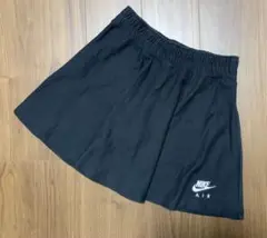 お値下げ　Nike ナイキ　スポーツ用　フレアスカート Ｌ　黒　ブラックのサムネイル