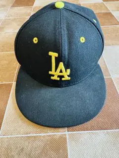 NEWERA ブラック&イエロー　帽子　LA