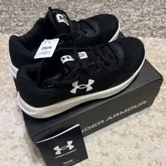 新品　23センチ UNDER ARMOUR CHARGED PURSUIT