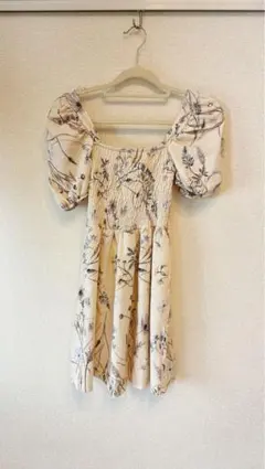 H&M花柄クリーム色ミニワンピース EUR XS