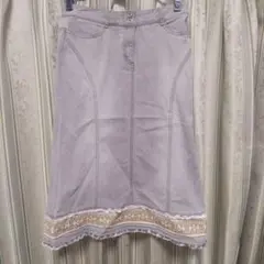 [ESPIÉ]・イトキン・ライトグレーデニム/人工皮革+鋲・フリンジ スカート