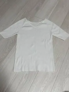オフィシャルコーデ　トップス　ホワイト