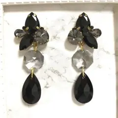 A515♡スワロフスキー グレーブラック　黒　ドロップ　ビジュー　ピアス