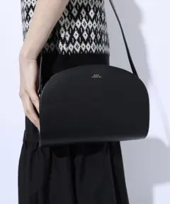 アーペーセー　a.p.c. ハーフムーン　ブラック