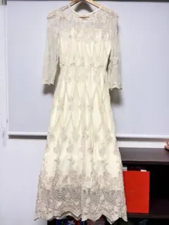 アイボリー刺繍ロングドレス