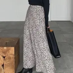 新品未使用タグ付きnairo フラワーフレアスカート 花柄 Sサイズ