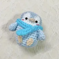 園*崎様 マフラーをつけた寒がりペンギンのあみぐるみ☆ブルー　ハンドメイド　編み マフラーをつけた寒がりペンギンのあみぐるみ☆イエロー ハンドメイド