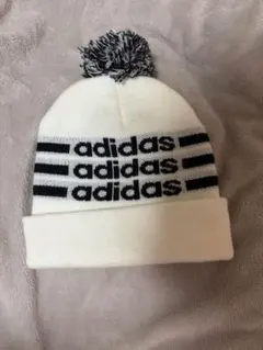 adidas ポンポン付きニット帽 ホワイト/ブラック