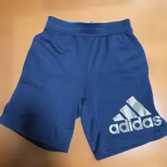 adidas ネイビー ショートパンツ　130