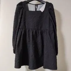 新品　しまむら　タグ付き黒のフラワー柄スクエアネックトップスＬ