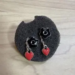 よ3 マリークワント ハートのピアス