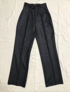 【新品未使用品】t.yamai paris レディースパンツ　紺色　フランス製のサムネイル