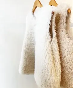 美品 LUGER ルガー エコムートン フード付き ファー ロングベスト ジレ 美品 LUGER ルガー エコムートン フード付き ファー ロングベスト ジレ