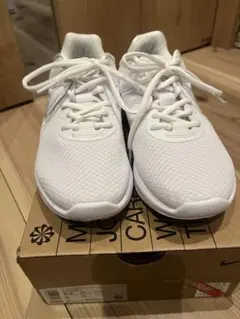 Nike ホワイト シューズ　23.5㎝