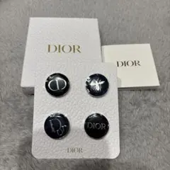 Dior ロゴ入りシルバーボタン 4個セット　ピンバッチ　ノベルティ　新品未使用