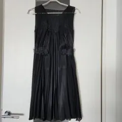 【美品】BCBGマックスアゼリア　黒ワンピースのサムネイル
