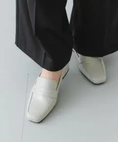 【RODE SKO】ヒールローファー 3cm ライトグレーのサムネイル
