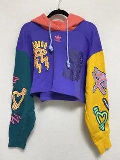 adidas originals▽スリーブロゴ クロップドパーカー