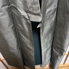 レ*ン様 メンズ大島紬着物 、グレー緑のチェック柄美品、左後裏側指差し淡いシミ有