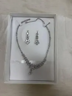 LoveTiara ブライダルアクセサリー ネックレス・イヤリング セット