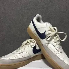 Nike スニーカー ホワイト ネイビー ガムソールのサムネイル