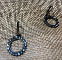 ダークブルーリング型ピアス 約3cm