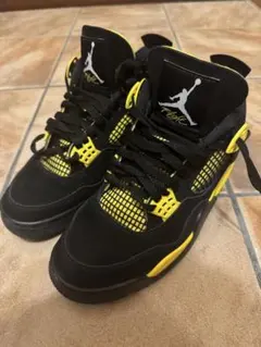 Jordan 4 Retro Black Thunder スニーカーのサムネイル
