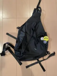 ワンショルダーバッグ　ブラック　スリングバッグ　テック　防水　防水ファスナー